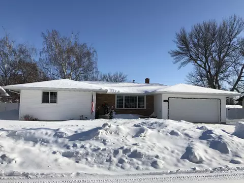 1706 1st Ave E, Williston, ND 58801 photo 1