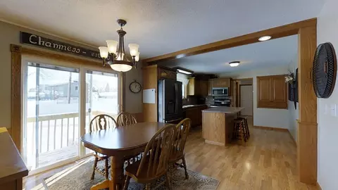 1706 1st Ave E, Williston, ND 58801 photo 5