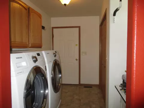 1105 Knoll St, Williston, ND 58801 photo 18