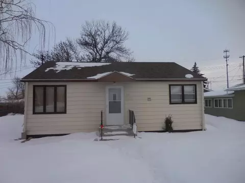 1110 5th Ave W, Williston, ND 58801 photo 1