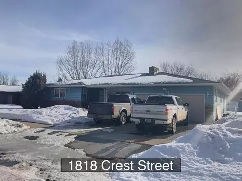 1818 Crest St, Williston, ND 58801 photo 1