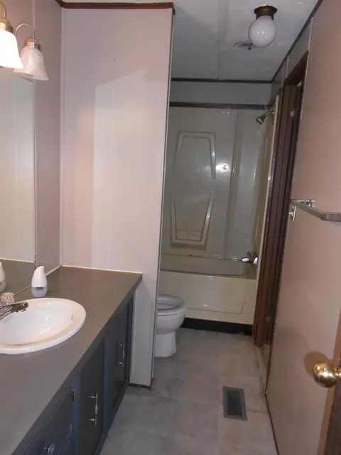 3506 21st Ave W, Williston, ND 58801 photo 6