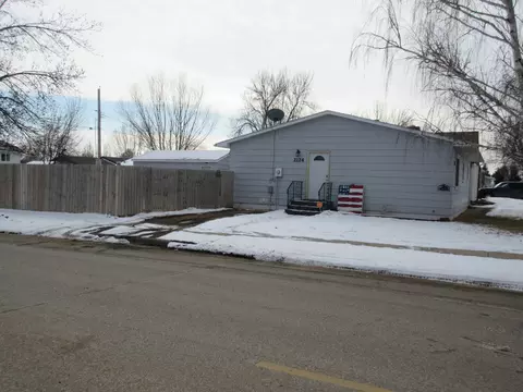 2124 6th Ave E, Williston, ND 58801 photo 3