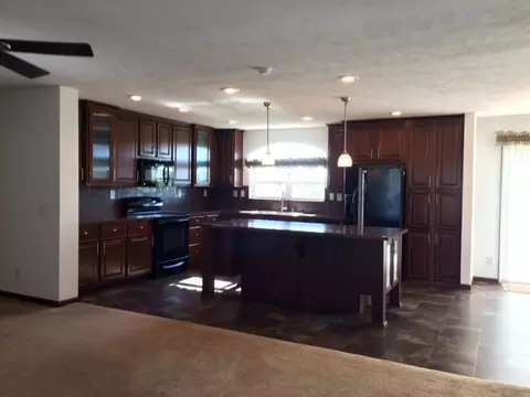 5473 Matthew St, Williston, ND 58801 photo 2
