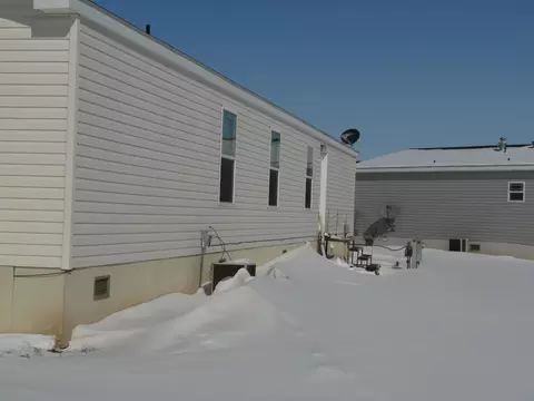 1810 35th St W, Williston, ND 58801 photo 3