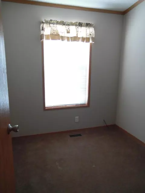 1810 35th St W, Williston, ND 58801 photo 13