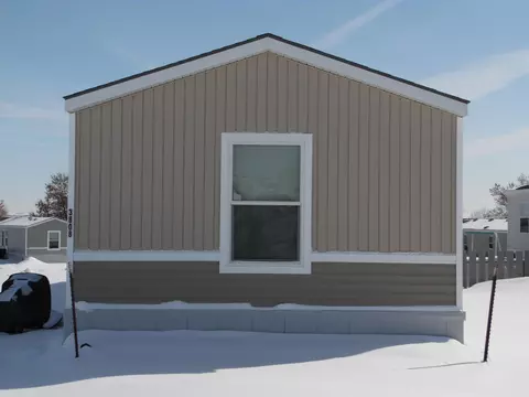 1810 35th St W, Williston, ND 58801 photo 1