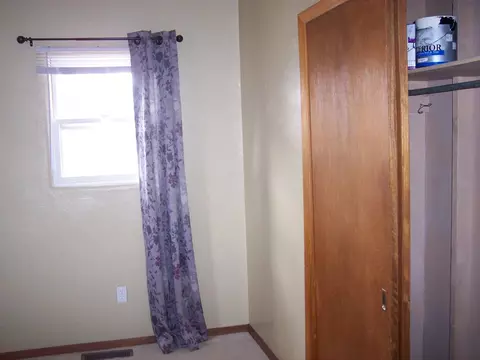 522 9th Ave W, Williston, ND 58801 photo 3