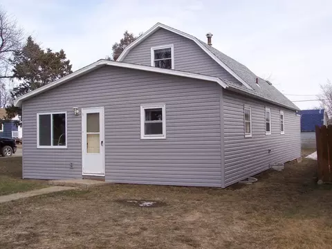 522 9th Ave W, Williston, ND 58801 photo 2