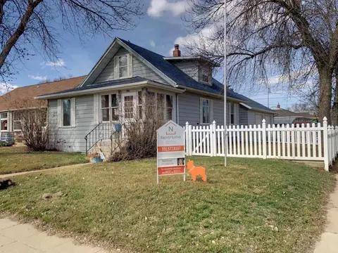 502 Broadway Ave W, Williston, ND 58801 photo 1