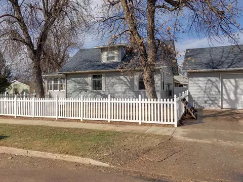 502 Broadway Ave W, Williston, ND 58801 photo 33