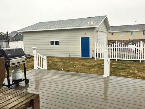 2414 13th Ave W, Williston, ND 58801 photo 3