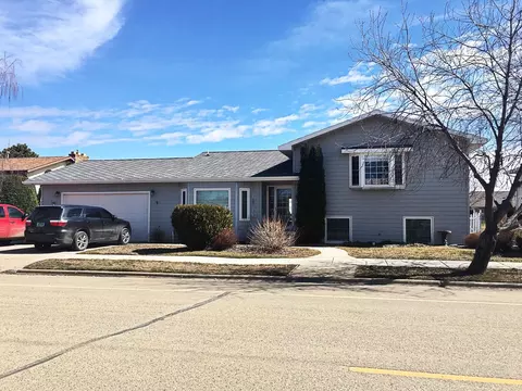 2414 13th Ave W, Williston, ND 58801 photo 1