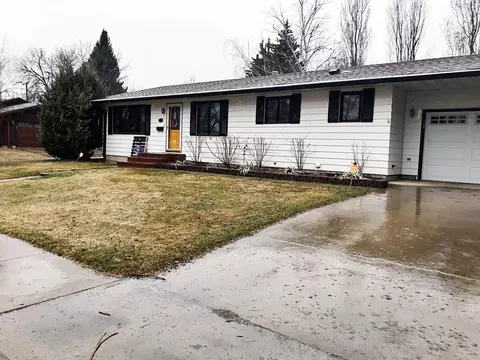 1109 University Ave, Williston, ND 58801 photo 2