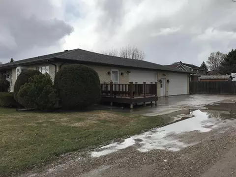2203 4th Ave E, Williston, ND 58801 photo 2