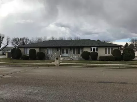 2203 4th Ave E, Williston, ND 58801 photo 1