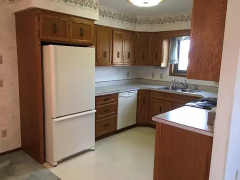 2219 N Main Ct, Williston, ND 58801 photo 4