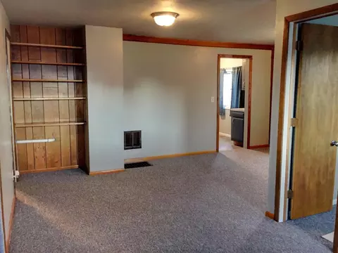 420 6th Ave W, Williston, ND 58801 photo 4