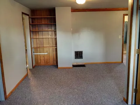 420 6th Ave W, Williston, ND 58801 photo 5