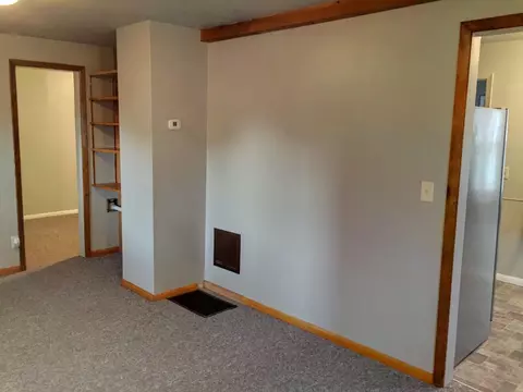 420 6th Ave W, Williston, ND 58801 photo 3