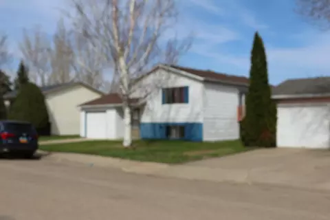 1816 6th Ave E, Williston, ND 58801 photo 2