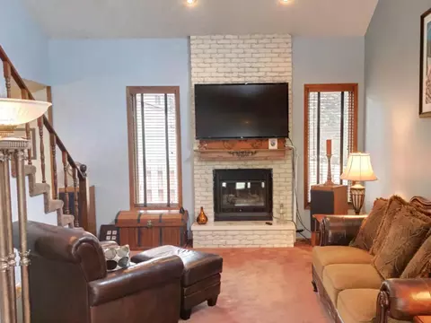619 11th St E, Williston, ND 58801 photo 2
