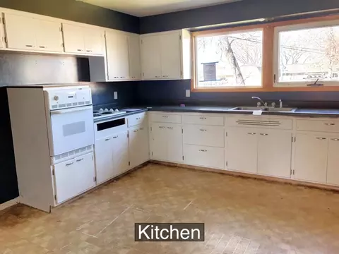 917 16th Ave W, Williston, ND 58801 photo 2