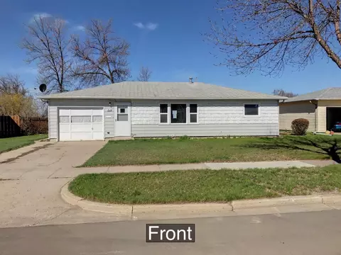 917 16th Ave W, Williston, ND 58801 photo 1