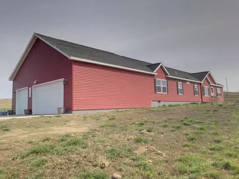 13382 Martinez Loop, Williston, ND 58801 photo 2