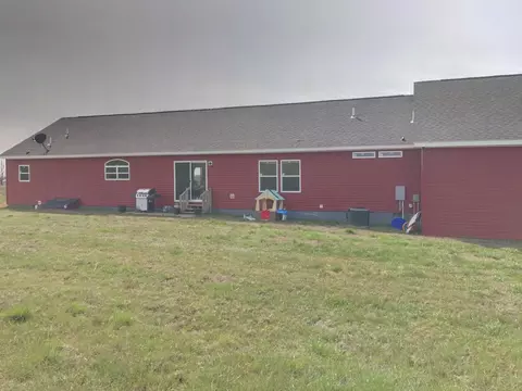 13382 Martinez Loop, Williston, ND 58801 photo 4