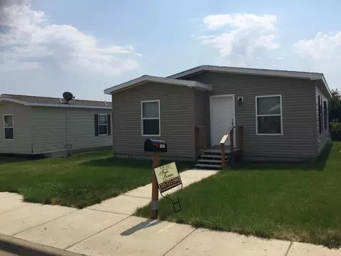 1839 31st St W, Williston, ND 58801 photo 1