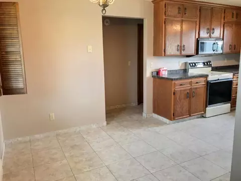 1406 13th Ave W, Williston, ND 58801 photo 3