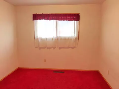 1406 13th Ave W, Williston, ND 58801 photo 6