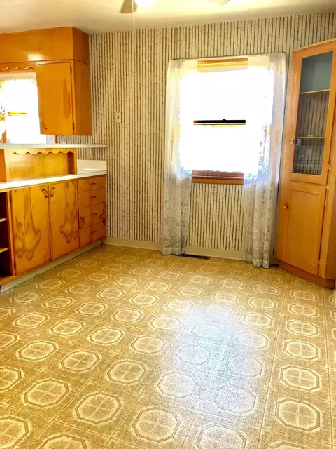 1408 4th Ave W, Williston, ND 58801 photo 6