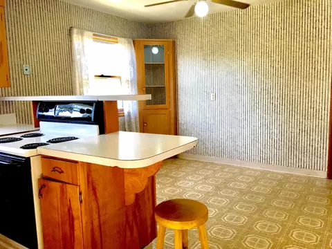 1408 4th Ave W, Williston, ND 58801 photo 5