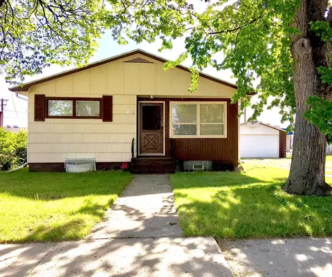 1408 4th Ave W, Williston, ND 58801 photo 2