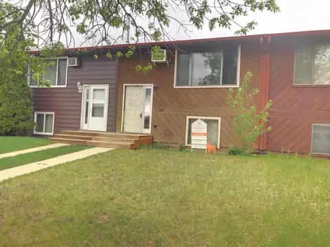 1819 10th Ave E, Williston, ND 58801 photo 2