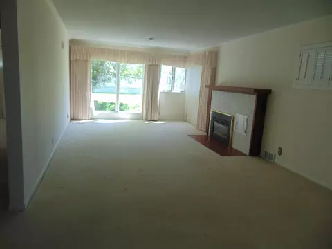 910 1st Ave E, Williston, ND 58801 photo 2