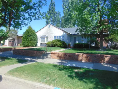 910 1st Ave E, Williston, ND 58801 photo 1