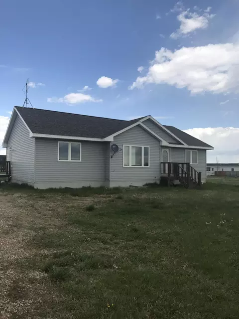 5740 Liberty Ln, Williston, ND 58801 photo 1