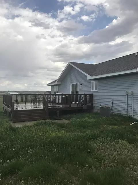 5740 Liberty Ln, Williston, ND 58801 photo 2