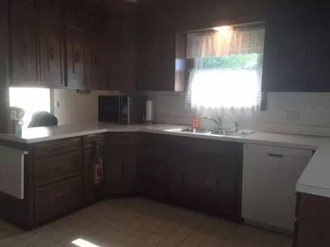 1228 Park Pl, Williston, ND 58801 photo 4