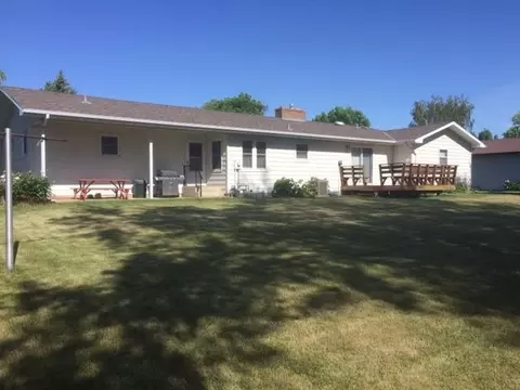 1228 Park Pl, Williston, ND 58801 photo 2