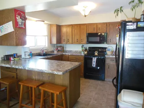 716 11th St W, Williston, ND 58801 photo 4
