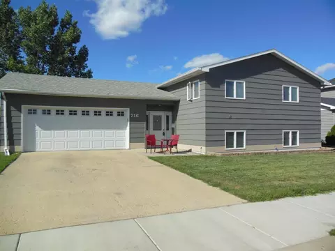 716 11th St W, Williston, ND 58801 photo 1