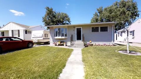 1707 1st Ave W, Williston, ND 58801 photo 1