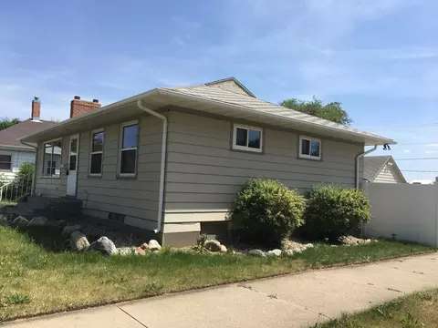 321 Broadway, Williston, ND 58801 photo 2