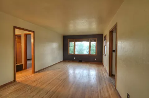 1009 14th Ave W, Williston, ND 58801 photo 3