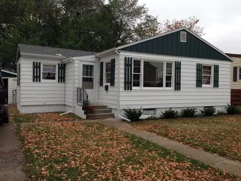 1009 14th Ave W, Williston, ND 58801 photo 1