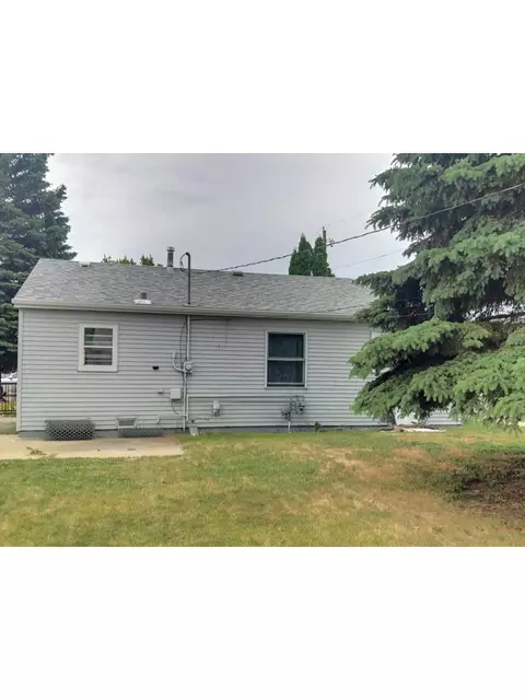 1106 17th St W, Williston, ND 58801 photo 2